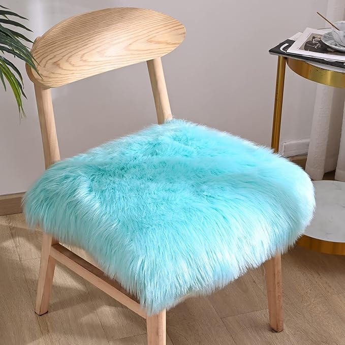 CHAIR COVER: Faux Fur