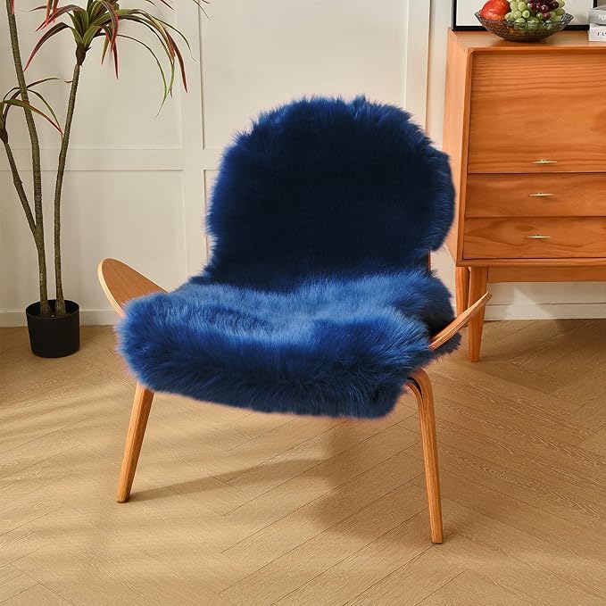 CHAIR COVER: Faux Sheepskin