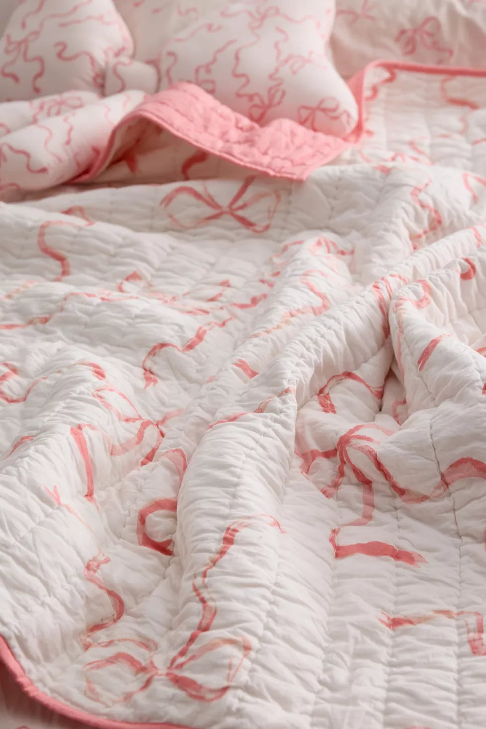 Dorm throw blanket with bows