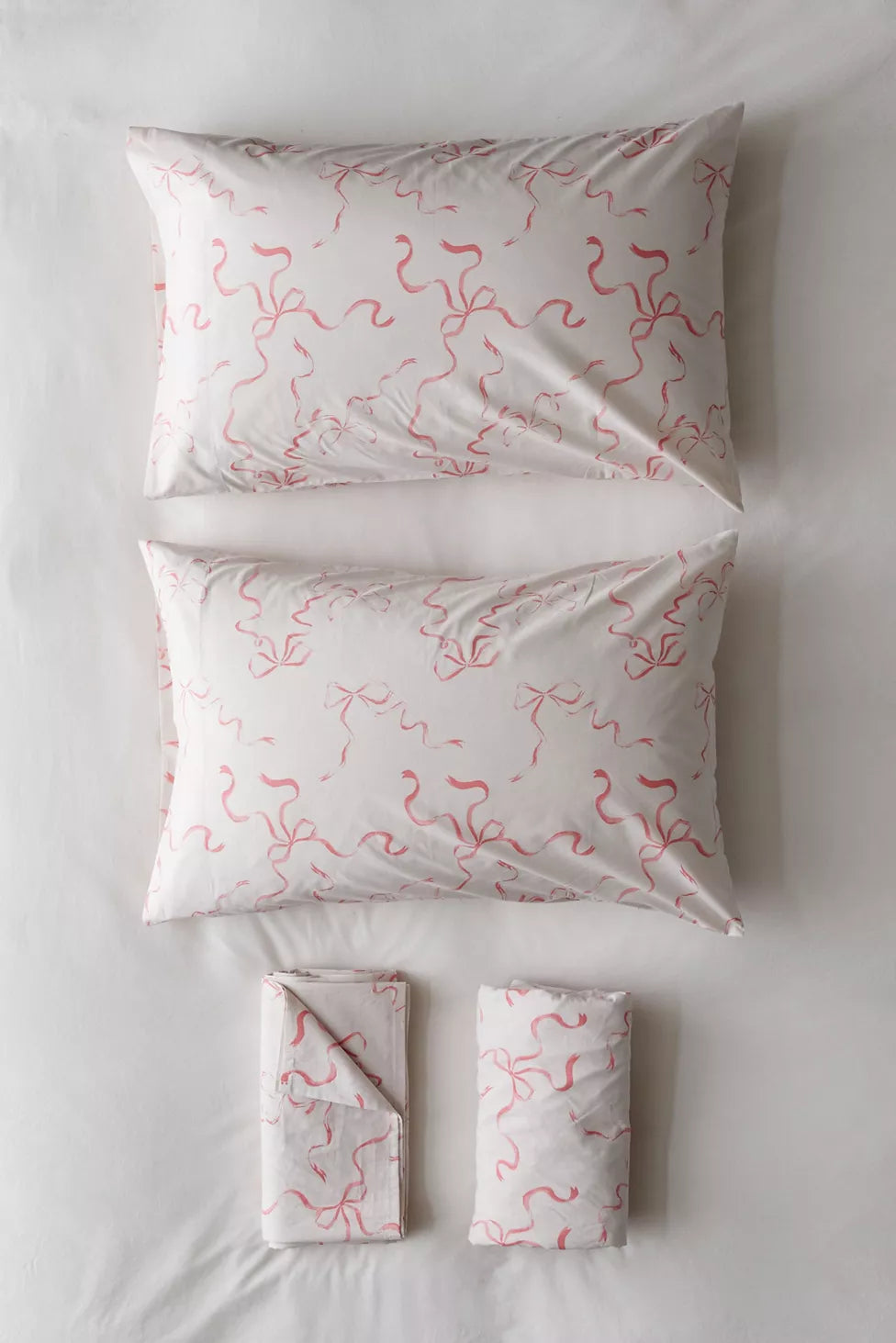 Dorm sheets with pink bows