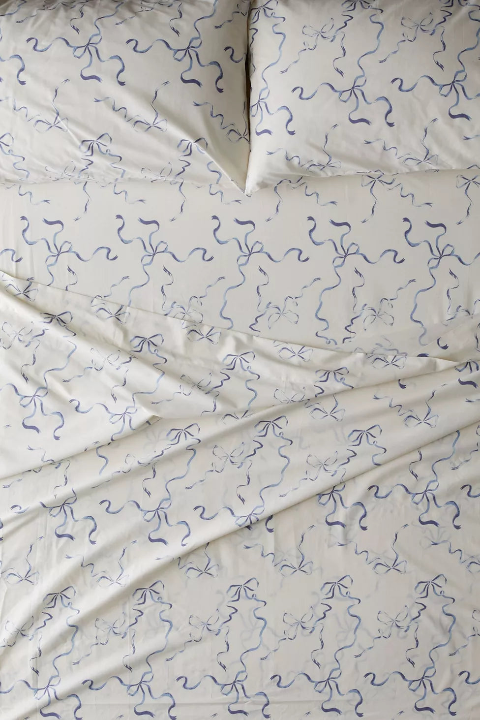 Dorm sheets with blue bows