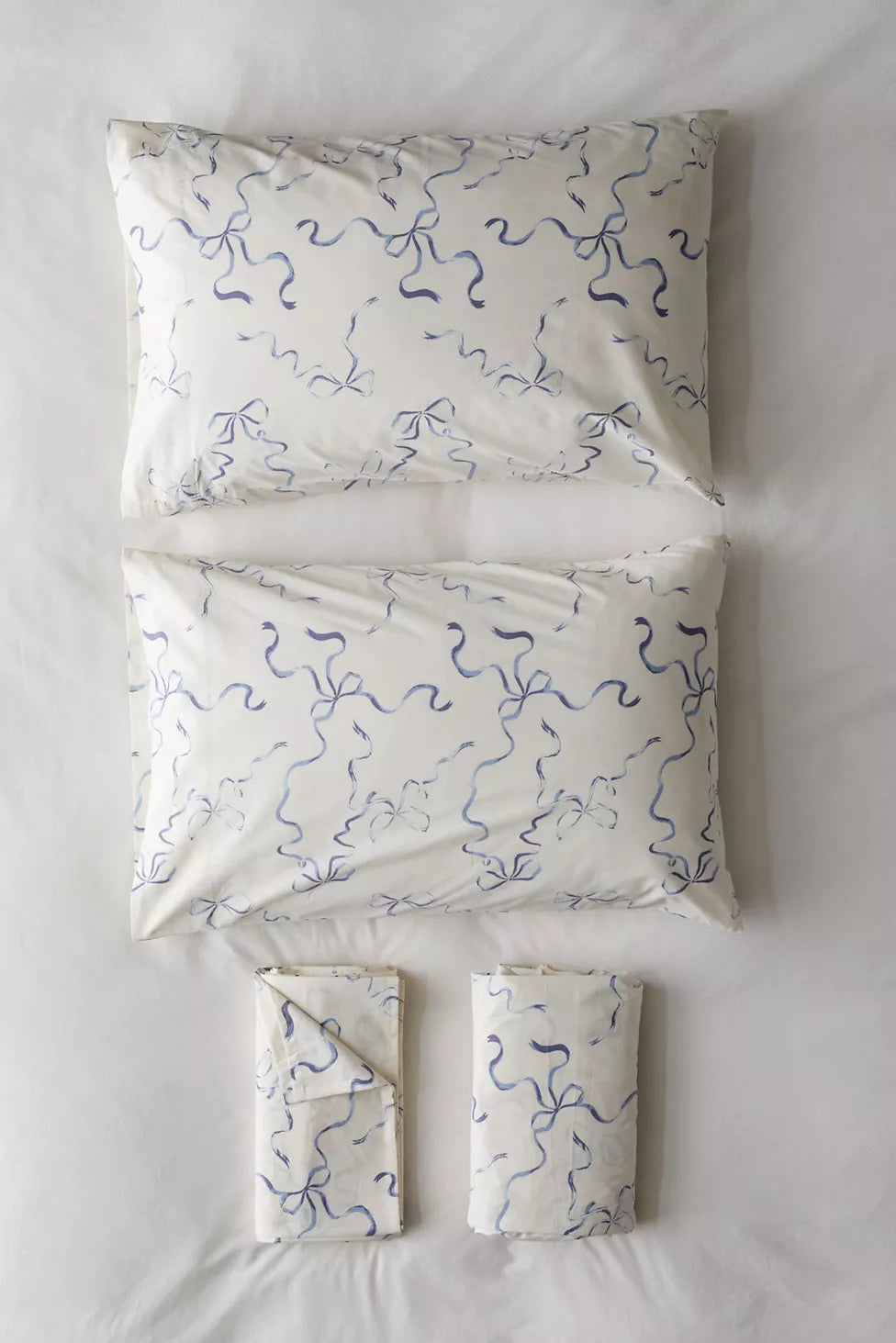 Dorm sheets with blue bows