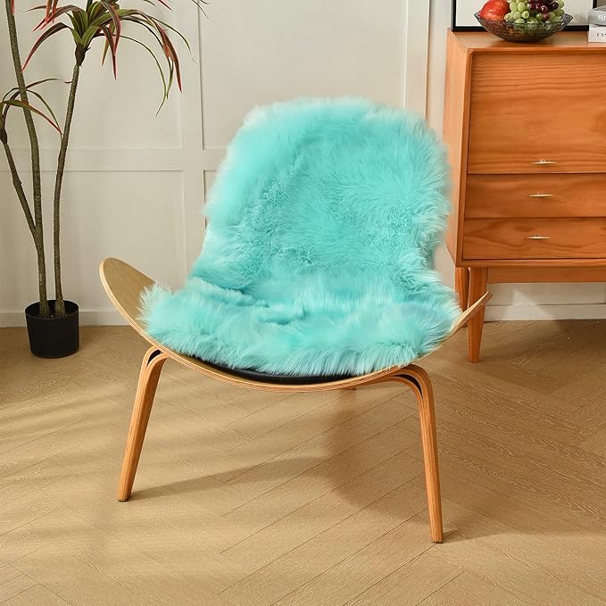 CHAIR COVER: Faux Sheepskin