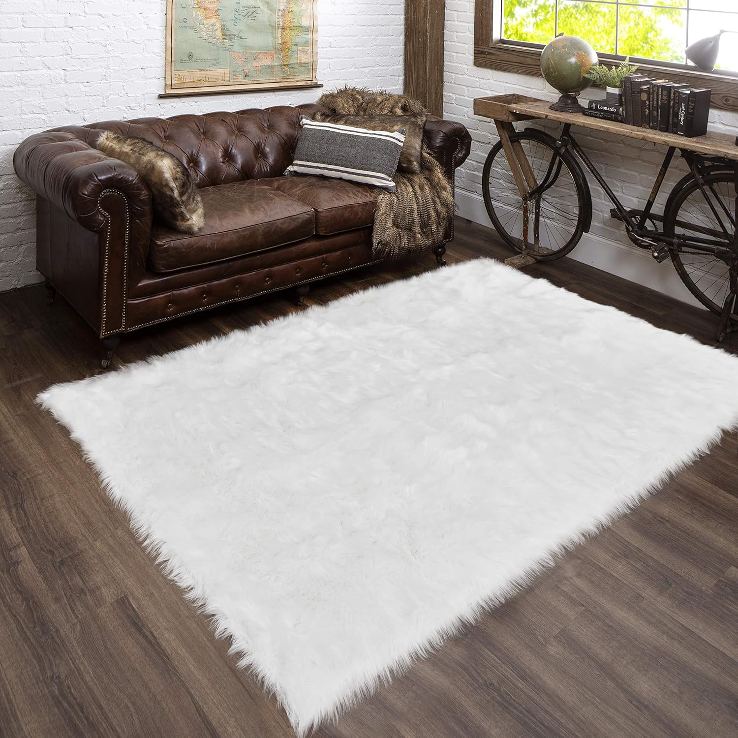 White faux fur rug for dorms – soft and cozy accent rug for warmth and style.