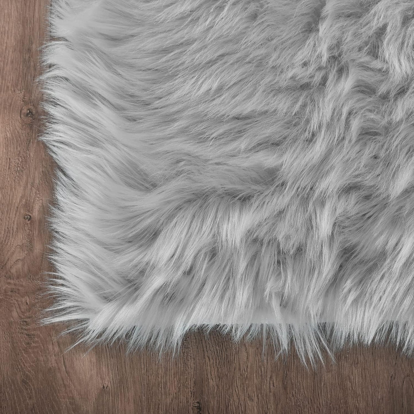 Grey faux fur rug for dorms – soft and cozy accent rug for warmth and style.